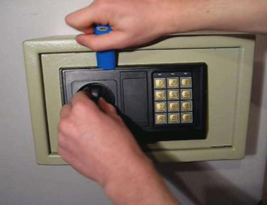 新青24小时上门开锁公司